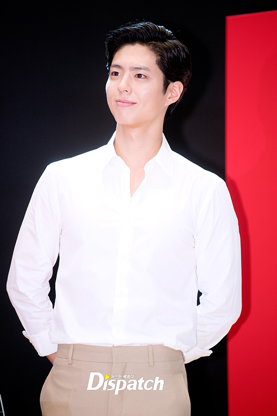 <p>Actor Park Bo-gum participated in Chugai Travel on the dryer brand photo moon held at the Four Seasons Hotel in Seongnam, Seoul, Jun. 11th morning.</p><p>On this day, Park Bo-gum directed dancerous fashion to a chinopan on a white shirt. The sculpture-like appearance was conspicuous.</p><p>It melts in a smile</p><p>A charming sculpture</p><p>Please purify your eyeballs ~</p>