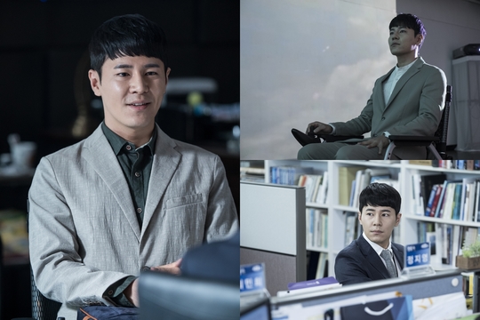 Lee Gyoo-hyeong delivers Life closing remarksJTBCs Monday Drama Life (playplayed by Soo Yeon Lee/directed by Hong Jong-chan and Lim Hyun-wook) will end on September 11.In Life, Lee Gyoo-hyeong played the role of Sun Woo, a judge on the Health Insurance Review and Assessment Committee, and expressed his two roles excellently, including Dark Sun Woo, which exists only in the fantasy of Sun Woo and Ye Jin Woo (Lee Dong-wook).Lee Gyoo-hyeong said on the 11th, It was an honor to be able to shoot with good seniors and juniors.It was a great honor to be able to work with director Hong Jong-chan and writer Soo Yeon Lee Lee Gyoo-hyeong has made a lot of effort before the start to express Sun Woo, which is uncomfortable with legs in the play.I practiced wheelchairs at home a month before shooting, and I also looked at them while watching the videos, he said. I tried to understand their lives a little while watching documentary videos of people who are uncomfortable.He also added efforts to save the two-sided Two Sun Woo character.When playing two Sun Woo, Lee Gyoo-hyeongs most important part was to make it look the same differently.Lee Gyoo-hyeong explained, I thought about making two completely different characters after receiving the script for the first time, but after having a lot of conversations with the director of the artist, the character came out with the same appearance but subtlely different tone.He also preached his thoughts about the character, saying, I thought that I should not throw a message through this person, but rather let the cog wheel called Sun Woo go well with other characters in the big frame written by the artist.The most memorable ambassador selected by Lee Gyoo-hyeong also met with the essential part of the Sun Woo character he understood.Lee Gyoo-hyeong said, There is a scene in the play where Sun Woo says, I am not so happy or good in this life, I want to do it as soon as it is over.It is an ambassador that feels how Sun Woo has lived with, so it remains in Memory emigration site
