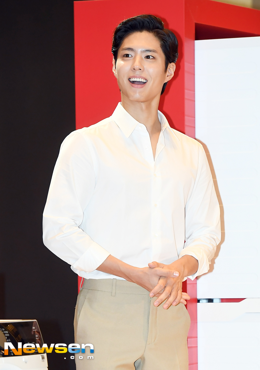 Actor Park Bo-gum attended the Winix tumble dryer launch event held at the Grand Ballroom of the Gwanghwamun Four Seasons Hotel in Seoul on the morning of September 11.Park Bo-gum poses for the day.On the other hand, Park Bo-gum will cooperate with Song Hye-kyo in the TVN new drama Boyfriend ahead of the broadcast in November.Jung Yoo-jin