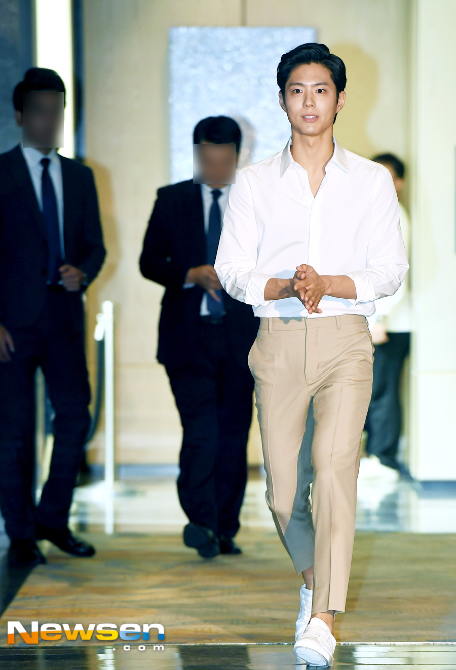 <p>Actor Park Bo-gum joined Chugai Travel on the launch of Winix tumble dryer launched in Seoul Gwanghwamun Four Seasons Hotel Grand Ballroom on September 11th morning.</p><p>This day Park Bo-gum is entering.</p><p>Meanwhile, Park Bo - gum breathes with Song Hye Kyo at the tvN water drama Boyfriend ahead of the November broadcast.</p>