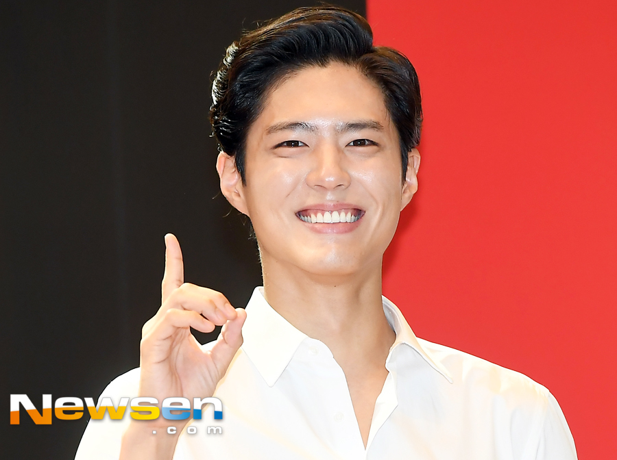 Actor Park Bo-gum attended the Winix tumble dryer launch event held at the Grand Ballroom of the Gwanghwamun Four Seasons Hotel in Seoul on the morning of September 11.Park Bo-gum poses for the day.On the other hand, Park Bo-gum will cooperate with Song Hye-kyo in the TVN new drama Boyfriend ahead of the broadcast in November.Jung Yoo-jin