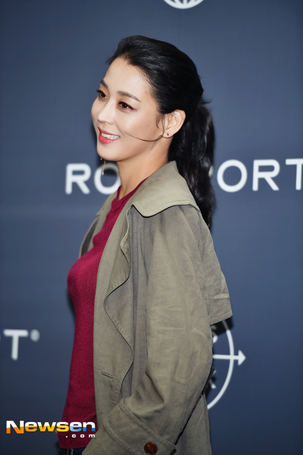 Shoes brand Rockport Lets Walk Collection Launch event was held at the L3 North Atrium Event Hall in IFC Mall, Yeouido, Yeongdeungpo-gu, Seoul on the afternoon of September 11th.On this day, actor Han Go-eun is posing in photo event.Lee Jaeha