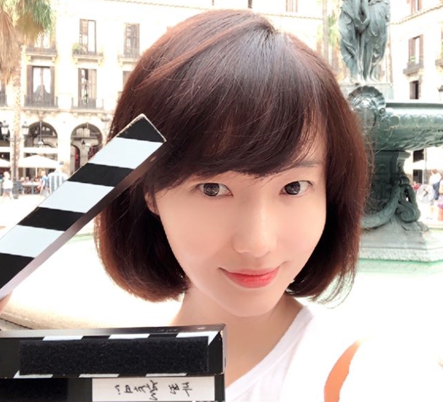 Lee Jung-hyun showed off her beauty during the surpriseActor and singer Lee Jung-hyun wrote on his Instagram account on September 11, I shoot hard, eat hard, pray hard. Spain was such a beautiful place.20,000 steps a day and posted a picture.Lee Jung-hyun in the picture is in the movie Do you want to do it twice? (Gazze) on filming; Shining Lee Jung-hyuns antiseptic visuals also rob the eye.kim ye-eun