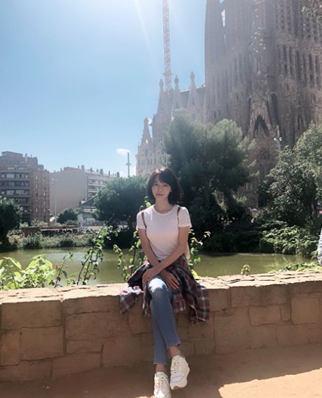 Lee Jung-hyun showed off her beauty during the surpriseActor and singer Lee Jung-hyun wrote on his Instagram account on September 11, I shoot hard, eat hard, pray hard. Spain was such a beautiful place.20,000 steps a day and posted a picture.Lee Jung-hyun in the picture is in the movie Do you want to do it twice? (Gazze) on filming; Shining Lee Jung-hyuns antiseptic visuals also rob the eye.kim ye-eun