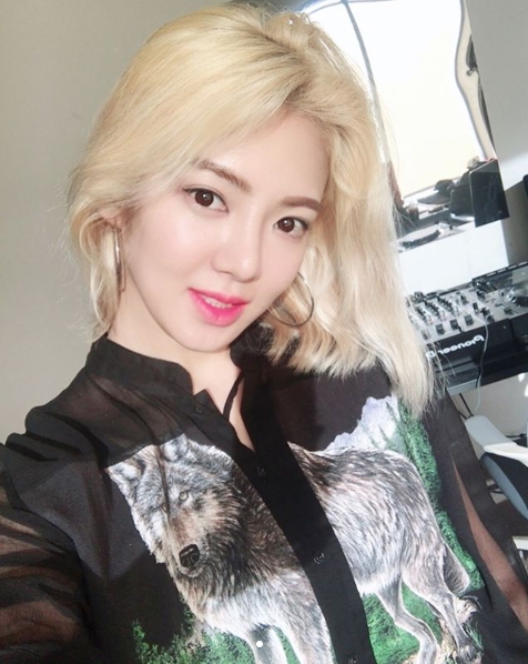 Group Girls Generation member Hyoyeon showed off her beautiful beauty.Hyoyeon posted a photo on his Instagram account on September 11 with the caption: Just wait, Hope (girds generation official fandom name).Inside the picture was a picture of Hyoyeon staring at the camera with his hair hanging to one side.Hyoyeons right-hand skin and pink lips make her innocent charm even more striking. Hyoyeons distinct features also attract Eye-catching.The fans who responded to the photos responded such as Im pretty, Ill just wait and I feel pretty.delay stock