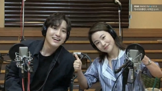 Urban Zakapa Jo Hyun Ah mentioned the entertainment community connections.MBC FM4U It is a date of Dooshi broadcast on September 11th. Urban Zakapa Jo Hyun Ah and singer Cho Hyung Woo appeared as guests in the live corner where the hook came in.Jo Hyun Ah said: Bae Suzy Sunmi Lee Sung-kyung is close to Mr. Net is not close.Nowadays, Sunmi and Lee Sung-kyung are so busy that they can not see it, but rather they see a lot with Eric Nam.I think Eric Nam has a close relationship with all the celebrities, he said.applause