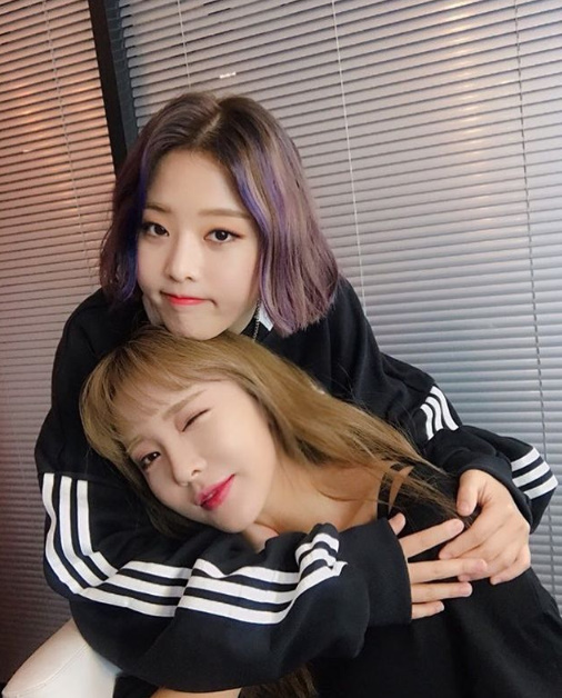 Singer Hong Jinyoung and Kisum embraced each other affectionately.Kisum posted a picture on his SNS on the afternoon of the 11th with an article entitled Jinyoung sister love you.Kisum, pictured, hugged Hong Jinyoung from behind; Hong Jinyoung also looked pleasant as she gave a cute wink.Kisum is appearing on SBS After School Hip Hop which is being broadcast recently.Kisum SNS