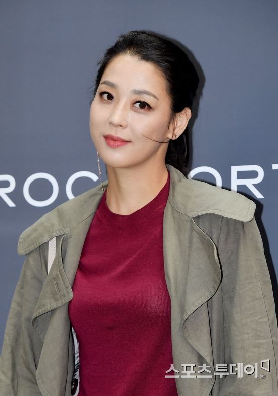 Actor Han Go-eun attends the launch event at the IFC Mall in Yeouido, Seoul, on the afternoon of the 11th.