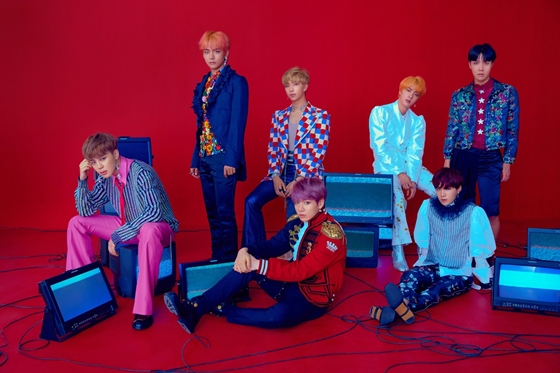 Idolgroup BTS (BTS, RM Jean Jimin Jay-Hop Sugar Vu Jung Kook) comeback album LOVE YOURSELF Answer title song Idol Dolph Ziggler Mina Featured Version Tracks has been successful in charting the Billboards Hot 100 chart for two consecutive weeks.According to the Billboards September 15 chart released on the 11th (Korea time), the Idol Dolph Ziggler Mina feature version Tracks was ranked #81 on the Billboards Hot 100.The song has fallen 70 steps since its first entry to 11th place on the previous chart, but it has been successful in charting and showing off its strength.In addition, LOVE YOURSELF Answer was also ranked 8th on the Billboards 200 September 15th chart.After the album was ranked # 1 in the first week of entry, it dropped seven steps in the second week and the album sales also showed a down 76 percent, Billboards reported.On the other hand, LOVE YOURSELF Tear released on May 18 failed to chart in the 16th ranking.This album was the first Korean singer on the Billboards 200 chart on May 30, and since then it has been ranked # 1 in the 2nd, 3rd, 14th, 4th, 20th, 5th, 27th, 6th, 30th, 7th, 47th, 8th, 48th, 9th, 49th, 101st, 11th, 81st, 12th, 77th, 13th. 84th, 87th in 14th, and 104th in 15th.BTS ranks 171st on the Billboards 200 chart with In the Mood for Love pt.2, 107th on In the Mood for Love Young Forever, 26th on Wings (WINGS), 61st on YOU NEVER WALK ALONE, and LOVE YOURSELF ranked 7th, FACE YOURSELF ranked 43rd, LOVE YOURSELF ranked 1st.BTS has successfully entered the Billboards 200 charts for a total of eight albums until this album.