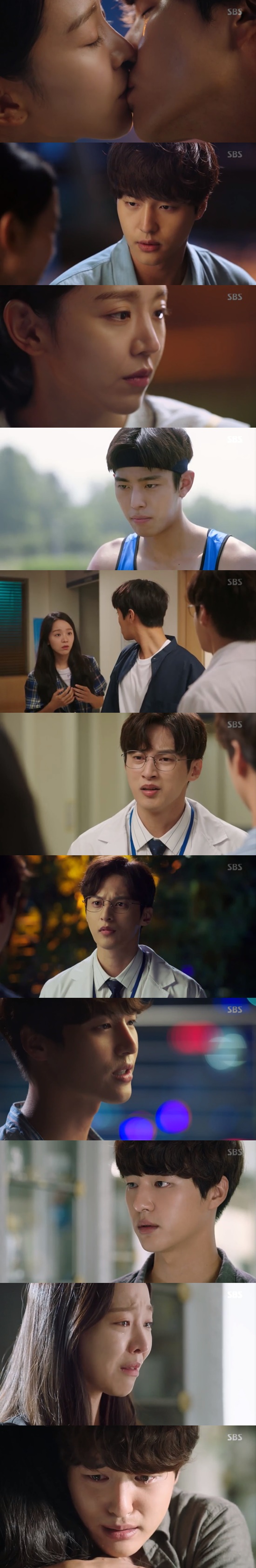 Thirty but seventeen recorded its highest ratings.According to Nielsen Korea, a ratings agency on November 11, the SBS monthly drama Thirty but Seventeen was 9.5% and 10.9% nationwide.This is higher than last broadcast (9.3%, 10.8%) and it has renewed its highest audience rating by a slight difference.MBC s romance was broadcast at similar times, 2.8%, 3.0%, Lovely Horrible was 3.4% and 3.7%.On the day of Thirty but Seventeen, Usari (Shin Hye-sun) found out that Noh Su-mi was dead. Usuri told Kim Hyung-tae (Yoon Sun-woo) that It is not a big accident.Where is Sumy? Kim Hyung-tae could not keep her side because of the operation schedule, and Utheri sat alone on the bench and was sore.Gong Woo-jin (Yang Se-jong) found Ussari late and hugged him.After that, Gong Woo-jin and Usuri headed to the crypt of NoSumy. Usuri poured tears, saying, Im here. Hulan frost. Sumyya. At this time, Gong Woo-jin heard the name NoSumy and recalled his past memories.Gong Woo-jin was mistaken for the name of the young Usuri (Park Si-eun) as NoSumy (Lee Seo-yeon). Gong Woo-jin embraced Usuri and said, My name was Usuri; I was alive.Thank you for living, he confessed.Photo: SBS Broadcasting Screen