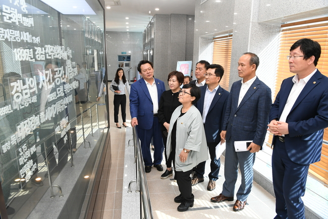 경상남도 남명학사 창원관 이미지