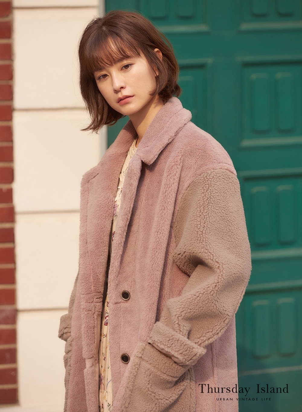 Actor Jung Yu-mi showed off her lovely charm.On the morning of September 12, Thursday Island (T.I.) released an additional photo cut with Muse Jung Yu-mi.Jung Yu-mi, who introduced various autumn and winter season styling in the picture, showed off his lovely charm with a lovely pose and expression in the middle of shooting while transforming into an atmosphere of autumn goddess.Especially, wearing a beret that matches the Supernatural hair, taking a playful pose or laughing naturally made the viewers feel excited.In addition, it shows the beauty of the brand Muse by perfectly digesting the soft beige coat and pink teddy bear coat in its own romantic atmosphere, and it is the back door that made the atmosphere of the filming scene pleasant and cheerful with bright and positive energy throughout the shooting.park ah-reum