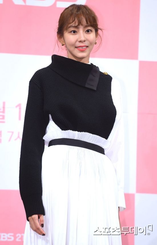 KBS drama One Only My production presentation was held at Imperial Palace in Nonhyun-dong, Gangnam-gu, Seoul on the afternoon of the 12th.Actor Uee, who attended the production presentation, poses on the day.