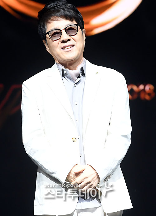 Ka Wang Cho Yong-pil thumbed up about BTS, which took over Billboard, saying, Its really great.I do not think its worth sending, Cho Yong-pil said, smiling and saying, It was a celebration as a senior in the music industry.I thought there was a huge response before Psy got on the Billboard, and I thought this was going to happen again, but this time BTS set a record twice, and everyone was surprised, not just me, he said.Current Progress Original star Cho Yong-pil, who has a powerful brother unit over Ami, a fandom of BTS.Asked about the secret to dragging fandom for 50 years, he said, I do not know, but I sing, so fans naturally follow.I wonder if I keep loving myself too, 50 Years, this is the most powerful fan power now, this year was the most enthusiastic, Cho Yong-pil added.Cho Yong-pil, who has successfully completed the first half of the tour, will continue the second half of the 50 Years national tour concert Thanks To You on October 6th in Yeosu and October 13th in Changwon.At the end of the year, we will hold an encore concert at the gymnasium and plan to finish the meaningful journey.