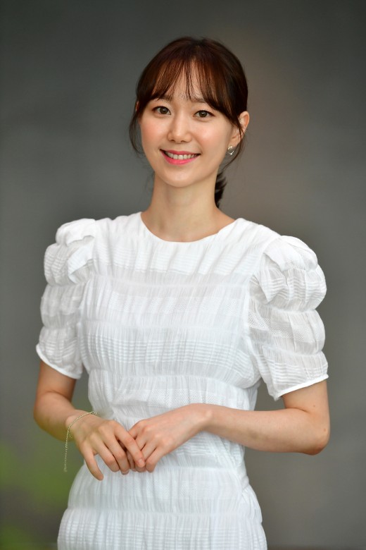 [단독] 이유영, 촬영 중 갈비뼈 부상.."병원行, 정밀검사 중" | 인스티즈