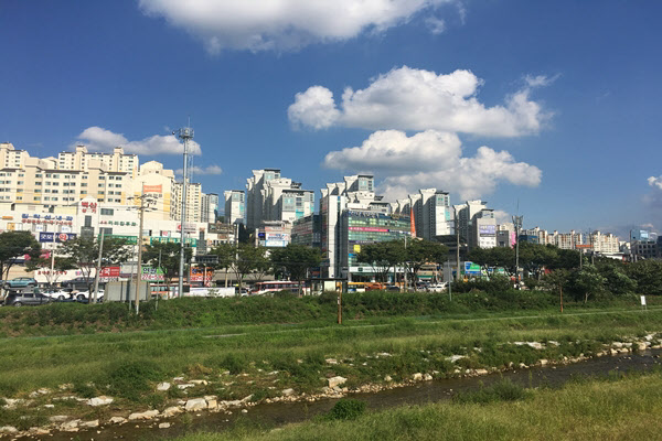 용인 마북동에 들어선 아파트. /김리영 기자
