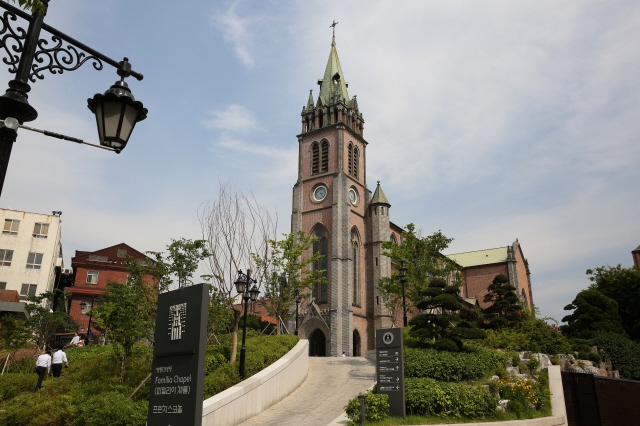 이완용이 습격당한 명동성당 일대 모습. <한겨레 /> 자료 사진.