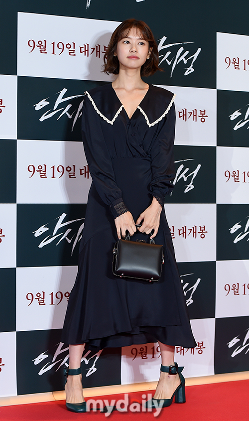 Actor Jung So-min poses at the VIP premiere of the movie Ansi City at COEX Megabox, Samsung-dong, Gangnam-gu, Seoul on the afternoon of the 13th.