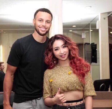 Minzy met Stephen Curry.According to his agency Music Works on September 13, singer Minzy was invited to the opening ceremony of the 81st annual festival of Philippines University Students (UAAP).On the 8th, Philippines performed solo performances at the Manila Mall of Asia Arena.Minzy started her solo debut song Ninano, and performed performances such as Come Back Home and My Best, which were requested by Philippines fans.On this day, Minzy received an explosive response with a spectacular performance that took control of the stage.As long as he visited Philippines for a long time, Minzy received a hot cheer from local fans only with his appearance. After the opening ceremony, he had time to meet with local fans and relieved the regret that the performance was over.Minzy made headlines by releasing a friendly photo with Stephen Curry, the best shooter she met at the opening ceremony of UAAP.hwang hye-jin