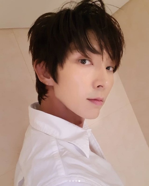 <p>Actor Lee Joon-gi released a happy recent situation after the tvN drama lawyer was broadcasted.</p><p>Lee Joon-gi posted a photo with a sentence on Thursday, September 13, Thanks for your big support always miss you and love you all (Thank you for your great support of fans. did.</p><p>The figure of Lee Joon-gi in the shirt in the picture was put in. Lee Joon-gis face draws Snowy Road. Especially sophisticated Lee Joon - gi s jaw line draws a gaze.</p><p>The fans who touched the picture showed reactions such as I want to see it every day, My new hairstyle is well suited, I made it well.</p><p>Lee Joon-gi is rest after air lawyer is finished</p>