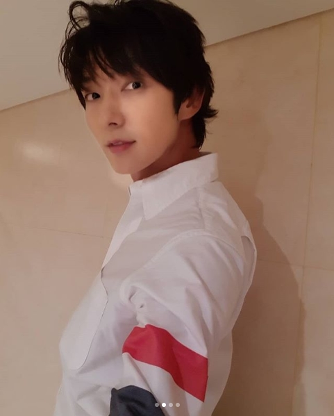 Actor Lee Joon-gi has revealed a welcome recent situation since the TVN drama Unlawful Lawyer End.Lee Joon-gi wrote on his Instagram account on September 13, Thank you for your big support always miss you and love you all (fans big cheer).I always want to see and love). Inside the picture was a picture of Lee Joon-gi in a shirt; the fat-out face of Lee Joon-gi pulls out Eye-catching.The jawline of Lee Joon-gi, especially sleek, catches the eye.The fans who responded to the photos responded I want to see it every day, I like the new hair style well and I am handsome.delay stock