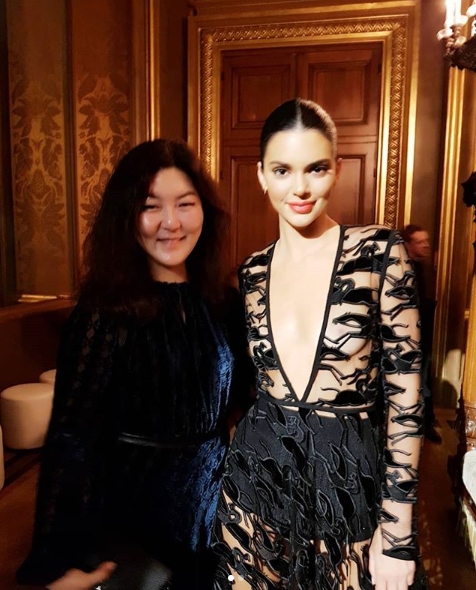 Actor Han Hye-yeon meets top model Kendall Caitlyn JennerHan Hye-yeon wrote on his Instagram account on September 13, A cut of glory with the beautiful Longchamp Muse Kendall Caitlyn Jenner who attended the 70th Anniversary of Longchamp Paris Event... until President Jean took a picture.Life is something. Caitlyn Jenner, who is in the light. I have a picture with the article Noonlight on my face.Inside the picture was a picture of Han Hye-yeon standing alongside Kendall Caitlyn Jenner.Kendall Caitlyn Jenners small face size, distinct features and unconventional fashion catch the eye - Han Hye-yeons naive smile also stands out.The photo appears to have been taken by Longchamp CEO Jean Cassegrain.Fans who encountered the photos responded, including Both are attractive with Kendall Caitlyn Jenner, Its a big hit and Shuss (Super Star Stylist) as well.delay stock