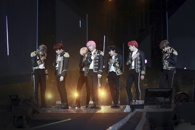 The first collaboration between the producer of Japans popular group AKB48 and the group BTS was concluded.Japan Media Nikkan Sports reported on the 13th that Yasushi Akimoto, known as the general producers of AKB48, writes BTS new single title song Bird.According to reports, Yasushi Akimoto will write the title song Bird for BTS new single Bird/FAKE LOVE/Airplane pt.2 released on Japan on November 7th.BTS and Yasushi Akimoto Manan thanks to Big Hit Entertainment Bang Si-Hyuk representative.Bang Si-Hyuk was originally said to have had an exchange with Yasushi Akimoto, and he liked his world view and commissioned him.AKB48s general producers and United States of America Billboard are on top of the world-renowned BTS meeting raise expectations.BTS announced the repackage album LOVE YOURSELF Answer on the 24th of last month and is on a world tour.They once again topped the United States of America Billboard main chart Billboard 200 with this album, and Feat (IDOL).Nicki Minaj) to reach number 11 on the Hot 100, making it the first Korean singer to enter the Billboard for two consecutive weeks.In addition, this album released in Korea won the first place on the Japan Oricon chart album and digital chart at the same time.As an example of the power of BTS, it has continued to perform at all levels with sales of 1.93 million albums in eight days in Korea.big hit entertainment offer