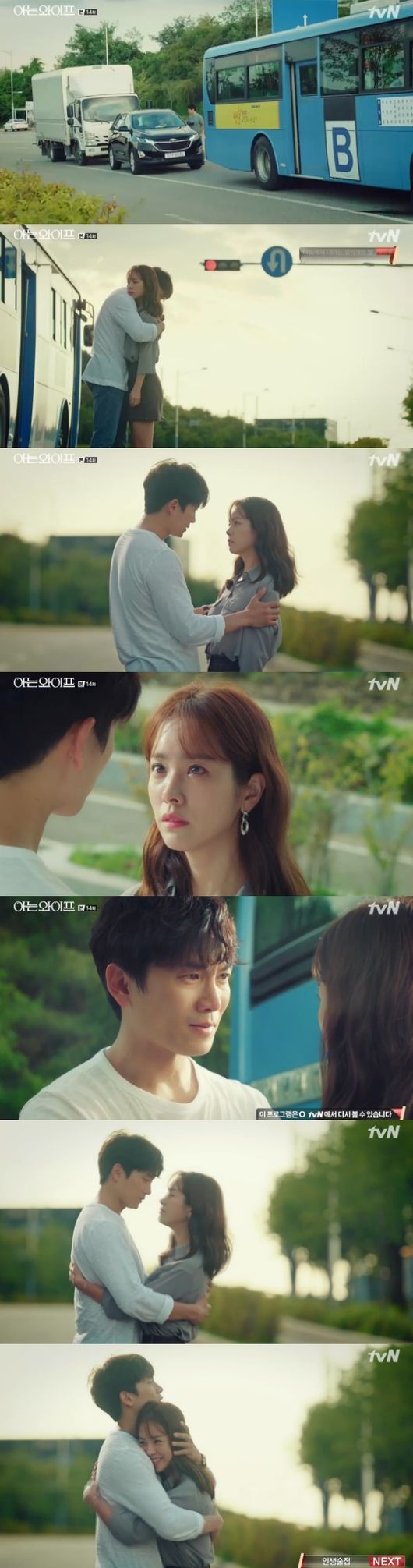 Knowing Wife Ji Sung blocked Han Ji-mins accident and made love Confessions.On TVNs Knowing Wife, which was broadcast on the afternoon of the 13th, Cha Ju-hyuk (Ji Sung) was shown blocking a bus crash to save Seo Woo Jin (Han Ji-min).Earlier, Cha Ju-hyuk and Seo Woo Jin returned to 2006 on the day of fate and opened their eyes.Seo Woo Jin searches for Cha Ju-hyuk, who did not appear at the first meeting place, but Cha Ju-hyuk was busy avoiding it because he was afraid to hurt Seo Woo Jin again.To Cha Ju-hyuk, who is trying to get away from himself, Seo Woo Jin has sincerely conveyed his heart.The pair are back in 2018 as Cha Ju-hyuk collapsed with a sea wo Jin who was nearly hit by a motorcycle.The present was different now that the past Choices had changed.Seo Woo Jin mother was healthy and winning as a sales king, and Yoon Jong-hoo (Jang Seung-jo) married her first love as originally destined and became a twin father.But Cha Ju-hyuk was different: he lived in isolation from the world with a heart of atonement, suffering from people becoming unhappy with his Choices.Seo Woo Jin struggled to get back to such Cha Ju-hyuks side.Back at World Bank with Cha Ju-hyuk, Seo Woo Jin followed him around.Cha Ju-hyuk hid in the bathroom to avoid such a Seo Woo Jin, but was confronted at a bus stop.Cha Ju-hyuk asked, Why can I meet a better man and be happy? And Seo Woo Jin said, I am sorry for this.I think Ive had a happy life because you changed our destiny, or I think youve been living with evil all your life.This time I will bail you out, he said.Cha Ju-hyuk said, You did not meet me and lived well, I am unhappy with you. Sea Woo Jin said, I can live well together from now on.Cha Ju-hyuk pushed Seo Woo Jin, but worried about Seo Woo Jin, who was busy because of World Bank work and could not eat lunch properly.Also, when Seo Woo Jin was confronted with World Bank customers, he was hit by a piggy bank wielded by a Marida customer instead, and Yun Jong-hoo told Cha Ju-hyuk, What are you?The guy who does not even come to such a situation was like a bodyguard before. Cha Bong-hee (Son Jong-hak), branch manager of World Bank, suggested, Ill give you a blind date for the car, and Cha Ju-hyuk refused, I dont have any thoughts; Im really fine, Ill take it in my heart.Cha Bong-hee continued to suggest, Do you think youre going to get a dropout? Cha Dae-ri is still fine. Be confident, but Cha Ju-hyuk did not accept it.When Cha Ju-hyuk left for work, World Bank colleagues tried to push for a blind date, saying, Create a seat by chance, I am in favor, and Just do it?So, Seo Woo Jin said, I am the opposite. It is not the other problem, but it is the privacy problem to push the problem of men and women so much.I am in love with Cha Dae-ri. I am a real real. Asked what side of the car is good for him, Seao Woo Jin said: Hes handsome, people are nice and sometimes shy and like this: they have a good voice, and their eyes are sexy.I think it will be sucked in. When I consult with customers, my shoulders are widening and I am sexy and sexy. Peers cheered on the public Confessions of Seo Woo Jin, and later decided to actively push Seo Woo Jin and Cha Ju-hyuk.But Cha Ju-hyuk was heavily bubbly as World Bank colleagues continued to weave him and Seo Woo Jin, and chilled the dining mood.Seo Woo Jin said, Wouldnt it be so straight? I thought I could try. But I thought, Are you bothering your agent?I want to ask you one last time: cant you really do it?Cha Ju-hyuk did not respond, and Seo Woo Jin said: I get it, if its that hard Ill give up, I think it was too unilateral, Im sorry.Lets just live our lives. Seo Woo Jin, whose relationship with Cha Ju-hyuk became uncomfortable, tried to move his job to Hong Kong World Bank, and Cha Ju-hyuk said, It seems to be a good opportunity.Shortly afterward, Cha Ju-hyuk, who anticipated a collision between bus No.170 and freight Mitsubishi Fuso Truck and Bus Corporation with Seo Woo Jin, tried to stop the accident by driving Yoon Jong-hus car instead.Cha Ju-hyuk stopped the bus and Mitsubishi Fuso Truck and Bus Corporation with one minute left in the accident, and fortunately prevented the accident.Cha Ju-hyuk held Seo Woo Jin and said, I know youre brazen, conscience, I dont know all the guilt, one thing is I love you so much.I will make you happy. I will keep that promise. Capture the broadcast screen for Knowing Wife