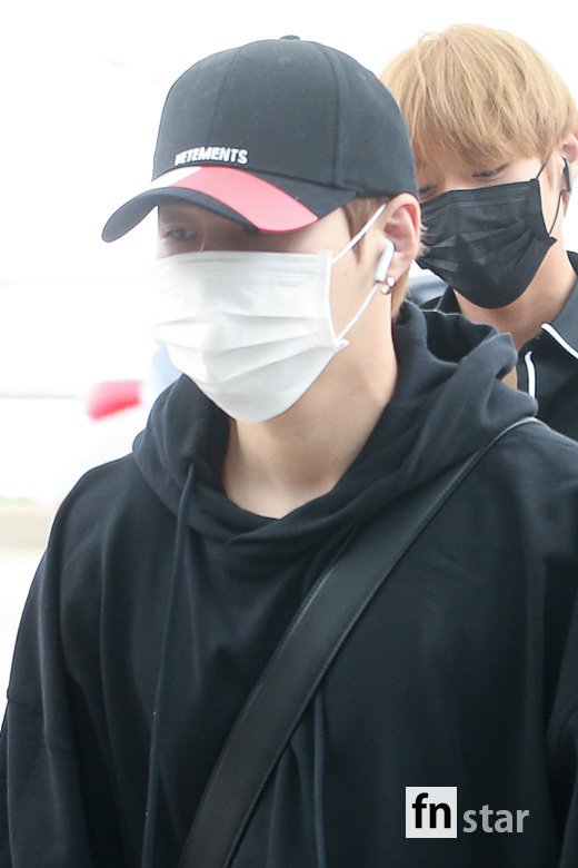 Group Wanna One left Incheon International Airport on the morning of the 14th to attend Music Bank in Berlin in Berlin, Germany.