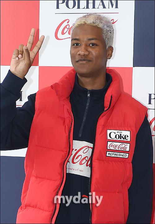 Model Han Hyun-min is attending the opening ceremony held at the Pole Plaza Paul Ham X Coca-Cola Pop-up Store in Lotte Department Store, Sogong-dong, Seoul on the afternoon of the 14th.