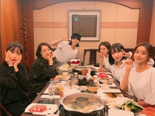 Members of the group Rainbow gathered in one place.Jisuk, from Rainbow, posted a picture of himself with members on his personal Instagram account on September 14.In the photo, Hyunyoung, Gonaeun, Jung Yoon Hye, Kim Jae-kyung, Jisuk, and Oh Seung-a are still showing team chemistry.Jisuk said, Happy birthday to my sister! Oh, it was fun. Today I did not want to break up.It is Ali and Noel sister in the heart because it is a rainbow meeting to celebrate the birthday of the sister.Park Su-in