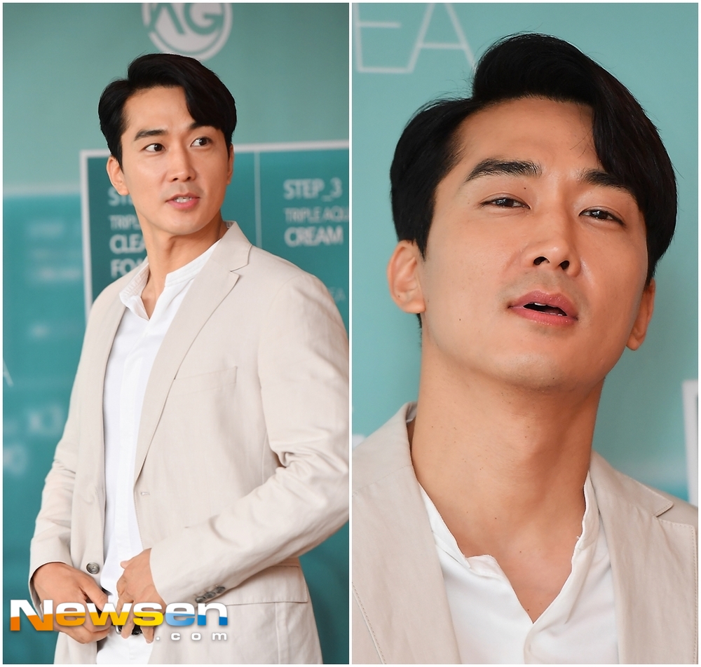 Actor Song Seung-heon attended the AGKOREA Beauty Launching Event held at the Lotte Hotels & Resorts Sharotte Mart suite in Sogong-dong, Jung-gu, Seoul on September 14th.Song Seung-heon is responding to the photo pose on this day.On the other hand, Song Seung-heon is still an actor who is steadily popular among the star lovers of women in their 20s and 30s.expressiveness