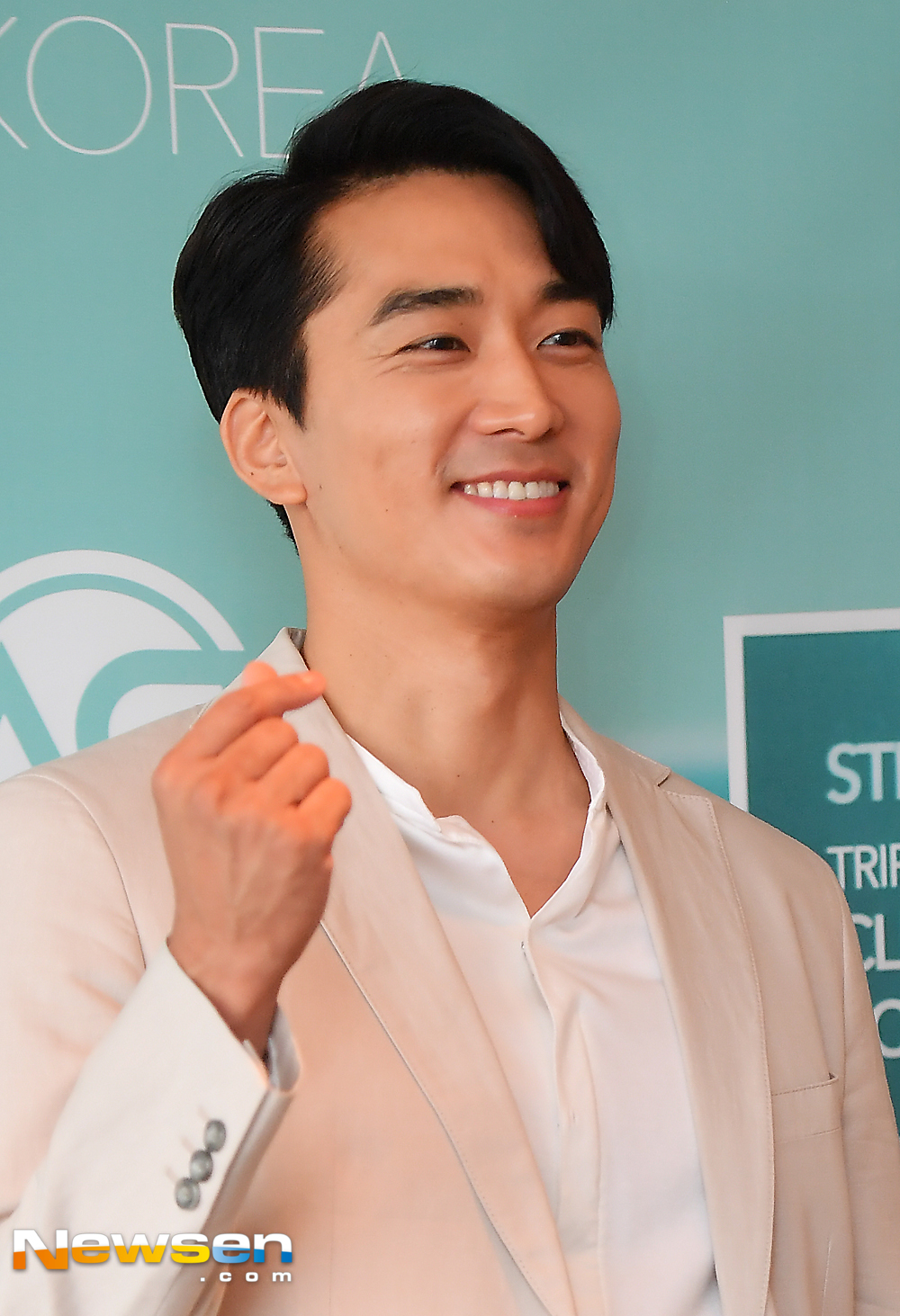 Actor Song Seung-heon attended the AGKOREA Beauty Launching Event held at the Lotte Hotels & Resorts Sharotte Mart suite in Sogong-dong, Jung-gu, Seoul on September 14th.Song Seung-heon is responding to the photo pose on this day.On the other hand, Song Seung-heon is still an actor who is steadily popular among the star lovers of women in their 20s and 30s.expressiveness