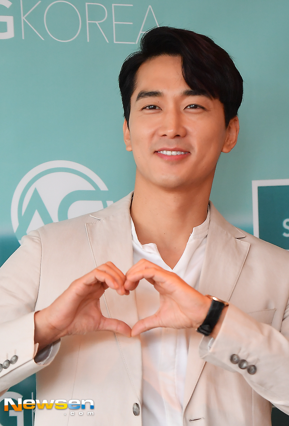 Actor Song Seung-heon attended the AGKOREA Beauty Launching Event held at the Lotte Hotels & Resorts Sharotte Mart suite in Sogong-dong, Jung-gu, Seoul on September 14th.Song Seung-heon is responding to the photo pose on this day.On the other hand, Song Seung-heon is still an actor who is steadily popular among the star lovers of women in their 20s and 30s.expressiveness