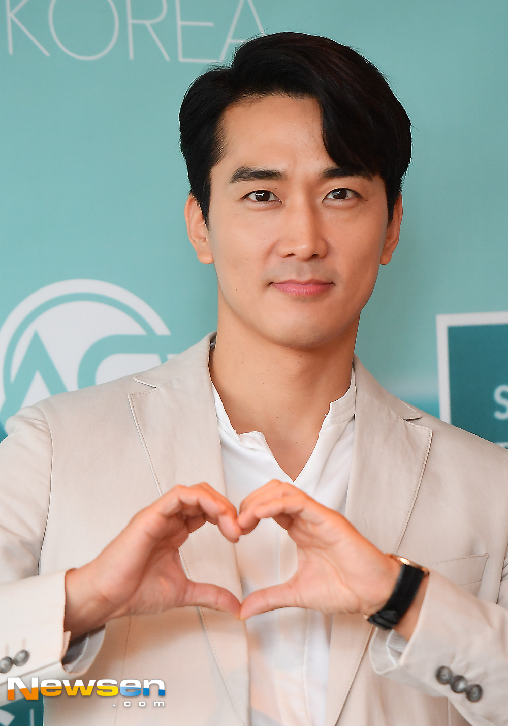 Actor Song Seung-heon attended the AGKOREA Beauty Launching Event held at the Lotte Hotels & Resorts Sharotte Mart suite in Sogong-dong, Jung-gu, Seoul on September 14th.Song Seung-heon is responding to the photo pose on this day.On the other hand, Song Seung-heon is still an actor who is steadily popular among the star lovers of women in their 20s and 30s.expressiveness