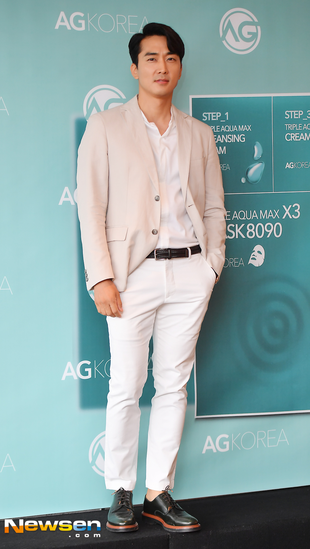 Actor Song Seung-heon attended the AGKOREA Beauty Launching Event held at the Lotte Hotels & Resorts Sharotte Mart suite in Sogong-dong, Jung-gu, Seoul on September 14th.Song Seung-heon is responding to the photo pose on this day.On the other hand, Song Seung-heon is still an actor who is steadily popular among the star lovers of women in their 20s and 30s.expressiveness