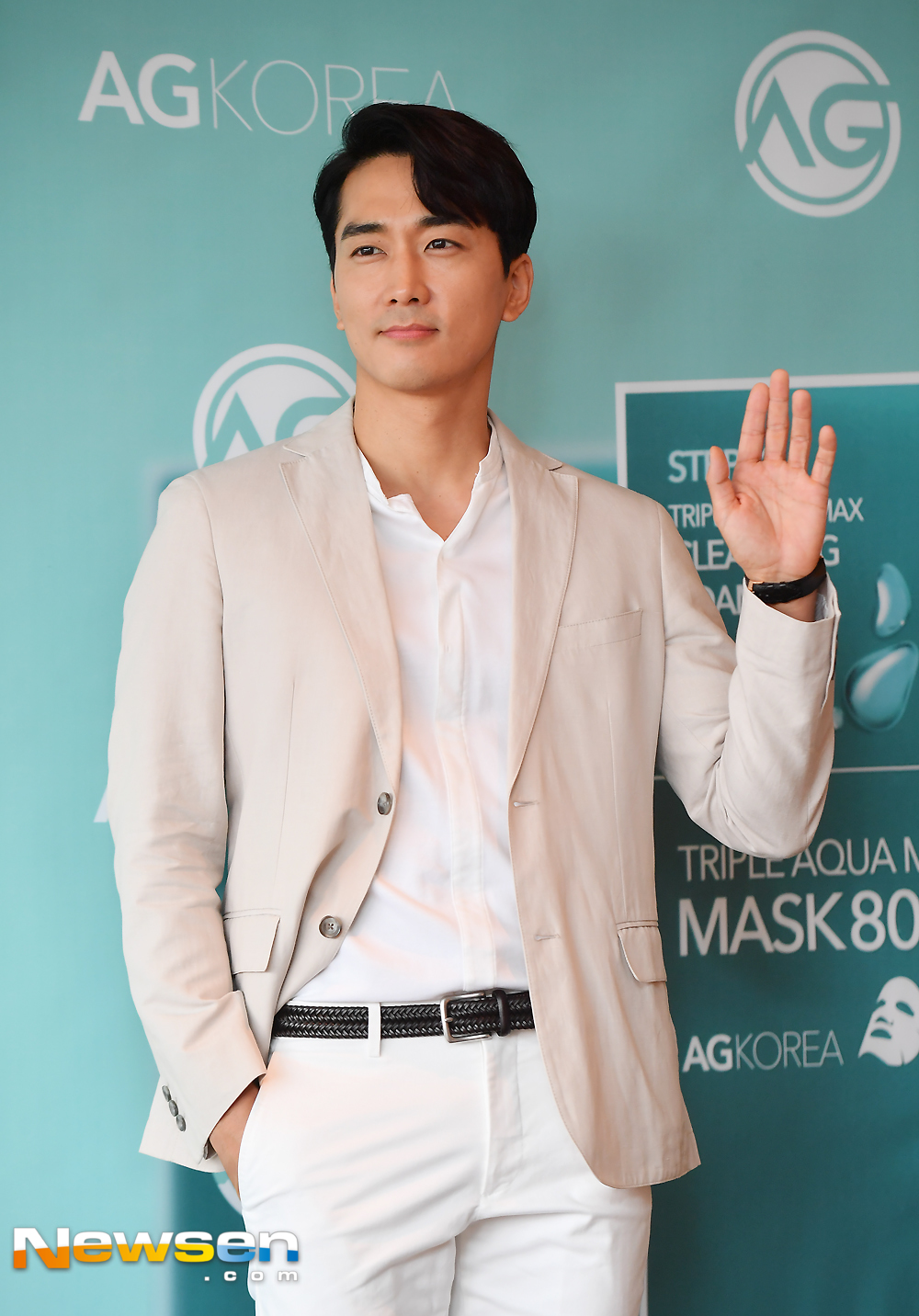 Actor Song Seung-heon attended the AGKOREA Beauty Launching Event held at the Lotte Hotels & Resorts Sharotte Mart suite in Sogong-dong, Jung-gu, Seoul on September 14th.Song Seung-heon is responding to the photo pose on this day.On the other hand, Song Seung-heon is still an actor who is steadily popular among the star lovers of women in their 20s and 30s.expressiveness