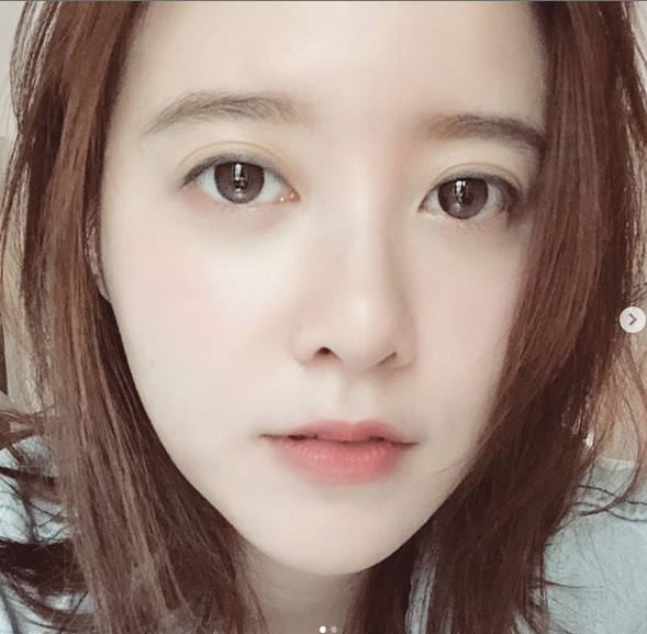 Ku Hye-sun flaunts Baby Skin Doctor Surgery game without a blemishActor Ku Hye-sun posted photos and videos on his Instagram on September 14th.The photos and videos released are super-close selfies taken by Ku Hye-sun. Despite taking them close, the skin of Ku Hye-sun, which can not be found in any wrinkles, steals attention.The colorful features of natural beauty also stand out.kim ye-eun