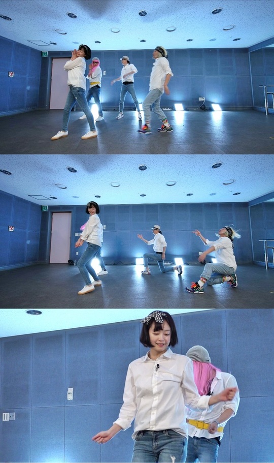 Jeon So-min shows off his brilliant dance skills.On SBS Running Man, which will be broadcast on September 16, the performance of the street dance reversal of The Cost Jeon So-min will be revealed.In November last year, the members of Running Man, who made a big topic by making Top Model on Hot Western Swing with Junction 55, announced another Legend by topping the street dance in a recent recording.The members who first encountered the street dance of colorful technique expressed displeasure, saying, How do you do this? But Jeon So-min showed toxic confidence.Previously, Jeon So-min not only possessed his signature dance with Magnet Human Dance but also showed a pulpit that is not pushed by the dance confrontation between Girls Generation and Twice, which is the best girl group in Korea, as a master of mak dance that recognizes Yoo Jae-seok.pear hyo-ju