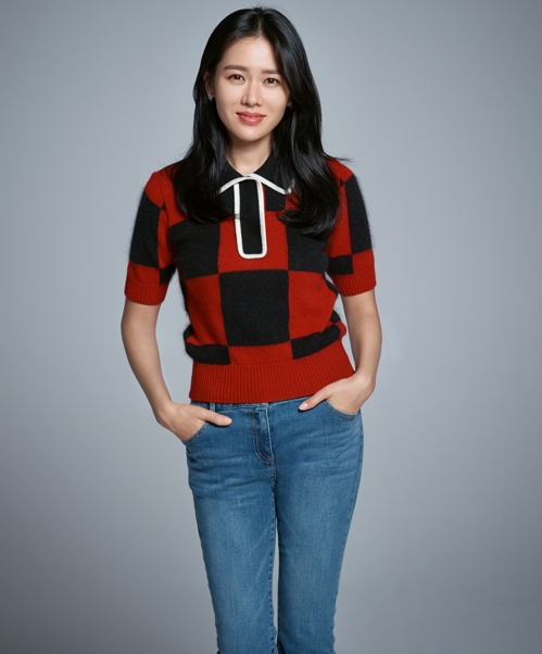 Actor Son Ye-jin, who is good at acting and buying rice well, has been working on screens and CRTs since his debut.Her filmography shows that a drama or movie has appeared all year round.Although it can be said to be a prolific actor, Son Ye-jin is remembered as an actor who always tries to make a new transformation based on solid acting ability.On the 14th, I met Son Ye-jin, who transformed into a movie specialist, Movie - The Negotiation, who was in a conversation with a hostage through the movie Movie - The Negotiation at a cafe in Seoul Palpan-dong.She said, The audience does not recognize it because it is transformed. I constantly worry about how to make the character look like the person and sympathize with the audience in order to succeed in transformation.The audience said, Im here again, but I dont think Ive seen it before. Im afraid Im thinking, Oh, where did I do this line?So I think I am constantly worried about how to be a little different and new. Ha Chae-yoon is in Seoul, and Min Tae-gu is in Bangkok. The two Movie - The Negotiation is done only through the monitor.There is a set of Son Ye-jins situation room upstairs and a set of Hyun Bins hostage warehouses were set downstairs.When the two actors are ready, the two-way simultaneous shooting technique is applied to the shooting at the same time.Son Ye-jin said jokingly entering the set was like entering a prison.I was wearing the same clothes and shooting the same posture in the same place for about a month and a half, and it was in 12 hours, so I had to keep my emotions going.It was like I was up and I was dreaming about it again. Unlike ordinary acting, which responds to the other actors ambassadors as well as their eyes and breathing, it was difficult and unfamiliar to watch only a small monitor screen. I wondered if it would be possible to shoot Lee Won-si at the same time.I never knew it would be like this. I did a test before I started shooting, but I didnt know.But when I went into the shoot, I thought it would have been a big deal if it was not this way, and I thought this was the best way to convey the expression and emotion as it was. Movie - The Negotiation became a hot topic because Son Ye-jin and Hyun Bin, who are considered Melo Queen and Melo King, met not as a romance but as enemies.Moreover, the scene where the two face each other is only 10 minutes in the last minute. Son Ye-jin also expressed regret in a short face-to-face.I met him once at the end, and he said we had a little breathing together, and he said no, I was sorry. I talked to Mr.After Movie - The Negotiation, the next film is said to have not yet been set; these days I want to do comedy.Its been so long since I didnt do it, I think my body has a comedy instinct, he said.When asked, Do you not worry about what role you should play now because you have played so many characters, he said, I do not think about it at all.I think theres more roles to play, no matter how much you do, its two works a year.I think there are more roles that I have not done yet, and I think there is more excitement about the new station. 