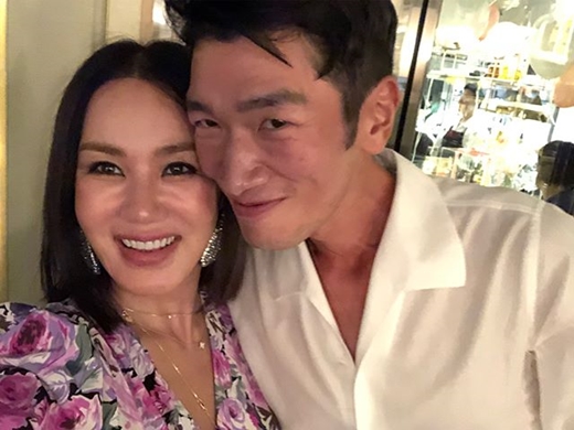 Singer Uhm Jung-hwa posted a picture on the 15th instagram saying, Friends, colleagues and always good brother! Great Nam Jin # Kim Nam Jin.Selfie, pictured by Uhm Jung-hwa with Kim Nam Jin, two people beaming at the camera with their faces close together.Uhm Jung-hwa, Kim Nam Jins extraordinary friendship is felt in the photo; netizens were surprised to see Kim Nam Jin, who announced his recent situation, Its been a long time.Kim Nam Jin, who was born in 1976, made his debut in the entertainment industry with Fashion Model in 1996 and appeared on SBS Millennium Ji Ae, MBC Princes First Love and Tropical Night in December.Recently, entertainment activities have been taking a break.