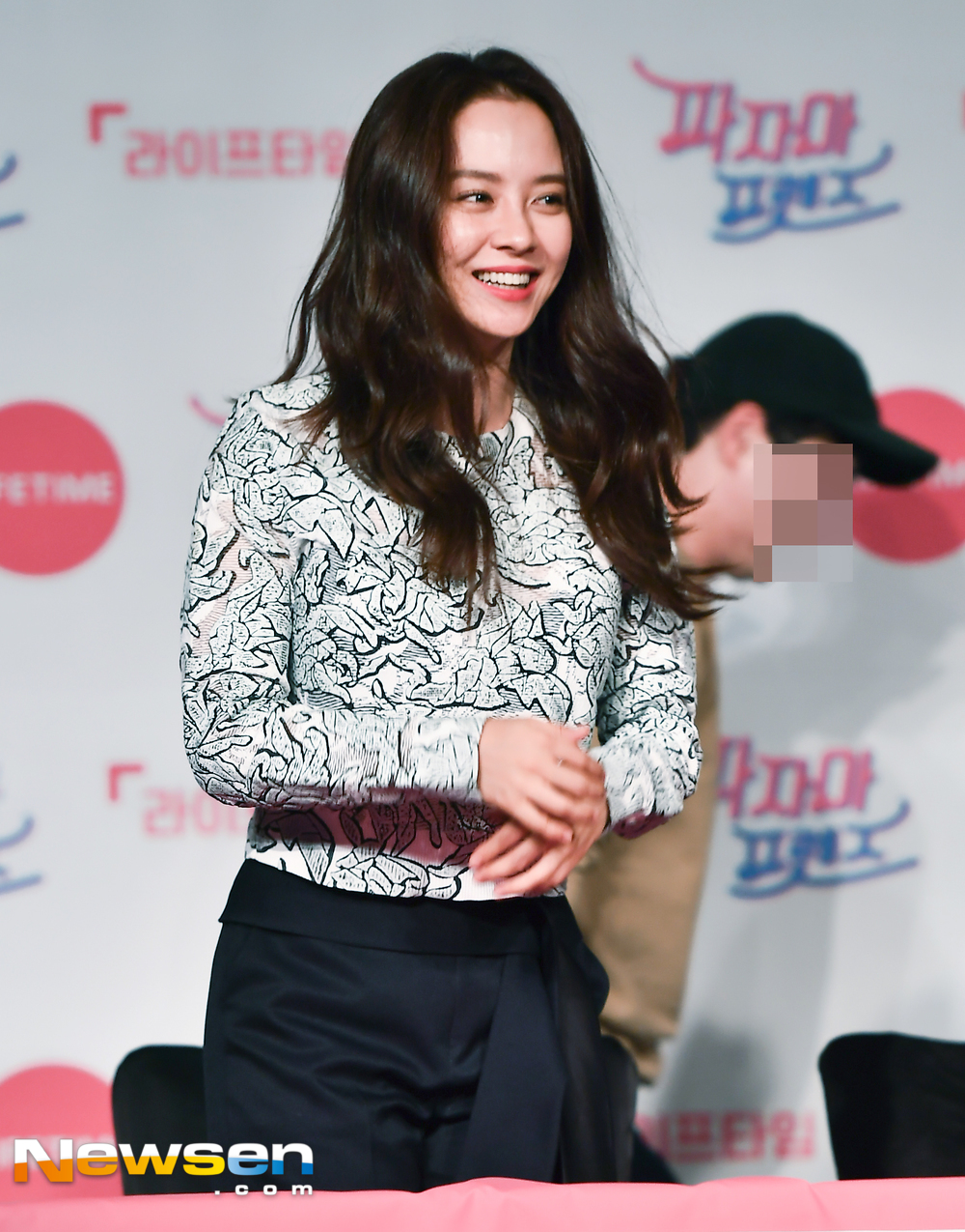 Lifetime channel entertainment program Pazama Friends production presentation was held at the Four Seasons Hotel in Gwanghwamun, Seoul on September 14th.On this day, Wanna Vista 4MC Jang Yoon-ju X Song Ji-hyo X Joey Kim Joo-hyung PD and Yong Seok-in PD attended.Pazama Friends is a program that tells the growth story of friends who understand and understand each other by sharing their troubles and futures in the charm and joy of improvisation travel Houkans that can leave at any time if they want to.Lee Jae-ha