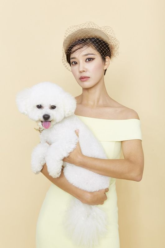 Im Se-mi and model dog attracted attention by revealing a B-cut picture that emits a fantasy chemistry.Im Se-mi unveiled a B-cut picture with Avant-garde sensibility, which was conducted with a shoulder in the fall issue of the premium pet magazine Life & Dog 2018.At the same time as boasting the shoulder balls and perfect co-work, it captivated the eye with a retro style on the back ground of bright pastel tone.Im Se-mi in the public picture showed a youthful charm with a white color dress in a pose and short cut that seemed to penetrate the background like Border Collie.Especially, he added a chic atmosphere by staring at the camera with his eyes in the rain.Then, she showed another charm with her hairstyle and elegant styling reminiscent of Marie Antoinette.Prior to shooting, Im Se-mi took care of the Snack of model dogs, played with them, approached with familiarity, and created a natural shooting atmosphere.In addition, it is the back door that the magazine sales proceeds were used as talent donations to the good intention of being used for organic animal.Im Se-mi will continue to perform as an NIS agent Yoo Ji-yeon in MBC Drama Behind Me, which will be broadcast for the first time on the 27th (Thursday).He is going to try to transform his acting into an elite agent with excellent leadership and judgment and a character with a heartfelt heart toward his colleague Kim Bon (So Ji-seop).On the other hand, the picture with the different charm of Im Se-mi can be seen in the autumn issue of Life and Dog.Life and dog offer.