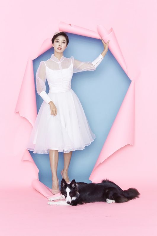 Im Se-mi and model dog attracted attention by revealing a B-cut picture that emits a fantasy chemistry.Im Se-mi unveiled a B-cut picture with Avant-garde sensibility, which was conducted with a shoulder in the fall issue of the premium pet magazine Life & Dog 2018.At the same time as boasting the shoulder balls and perfect co-work, it captivated the eye with a retro style on the back ground of bright pastel tone.Im Se-mi in the public picture showed a youthful charm with a white color dress in a pose and short cut that seemed to penetrate the background like Border Collie.Especially, he added a chic atmosphere by staring at the camera with his eyes in the rain.Then, she showed another charm with her hairstyle and elegant styling reminiscent of Marie Antoinette.Prior to shooting, Im Se-mi took care of the Snack of model dogs, played with them, approached with familiarity, and created a natural shooting atmosphere.In addition, it is the back door that the magazine sales proceeds were used as talent donations to the good intention of being used for organic animal.Im Se-mi will continue to perform as an NIS agent Yoo Ji-yeon in MBC Drama Behind Me, which will be broadcast for the first time on the 27th (Thursday).He is going to try to transform his acting into an elite agent with excellent leadership and judgment and a character with a heartfelt heart toward his colleague Kim Bon (So Ji-seop).On the other hand, the picture with the different charm of Im Se-mi can be seen in the autumn issue of Life and Dog.Life and dog offer.