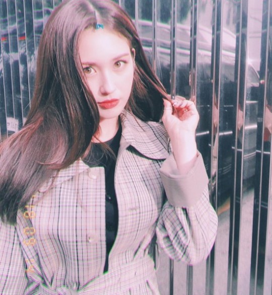 Jeon So-mi reveals latest on Germany BerlinOn the 15th, Jeon So-mi released a number of photos with his article I arrived at Germany well through his instagram.In the open photo, Jeon So-mi is taking a selfie with a pure beauty in Berlin.Jeon So-mi was a project group I.O.I. in 2016.Since then, Jeon So-mi has announced the termination of his exclusive contract with his agency JYP Entertainment in August.