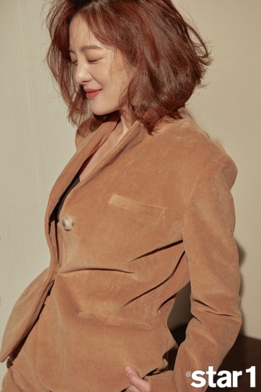 Actor Hwang Bo Ra, who is preparing for his next film, Vagabond, conducted a magazine interview after he tasted the role of Sarah in the drama Why Secretary Kim Will Do It.Vagabonds one-one role in the country has given me six years of the style of the bob Ive always wanted to do, said Hwang Bo Ra, who expressed his desire for Vagabond by saying, I proposed a bob to make it look like a character.As for Sarah in Why Secretary Kim Will Do, Sarah character is like my character, with a hot and honest character.It is similar to enjoying alcohol. He expressed infinite affection for Sarah.Hwang Bo Ras favorite broadcasts are Human Theater and multicultural high fever.I learn life through various people in the program and study acting in it.Hwang Bo Ra has been constantly receiving love calls throughout 2018, including Class 1 Secrets, Miracles We Met, Why Kim Secretary?, How Marriage, and Vagabond.I am excited to have given this title, he said, referring to the modifier Hwang Bo Ra, which he got thanks to. I want to work harder and think that 2018 is blessed.