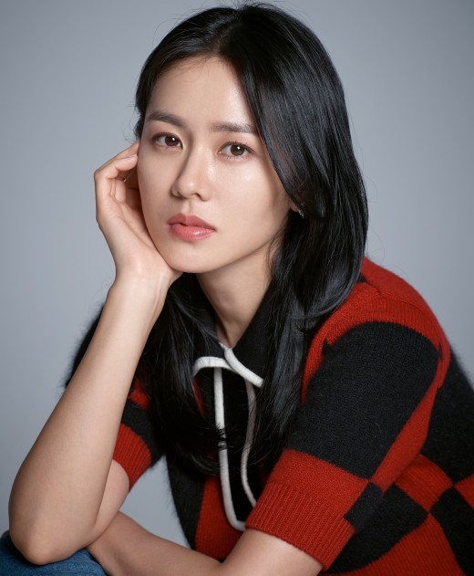 Who is an actor who boasts a box office success like Son Ye-jin? Even if he takes the box office, Son Ye-jin has been recognized for his solid acting ability since his debut.If Son Ye-jin, regardless of genre or character, Acts, more than a scenario is born.The film Movie - The Negotiation (directed by Lee Jong-seok) is also a work that stands out for Son Ye-jins power.In this work, Movie - The Negotiation Specialist Police Ha Chae Yoon is Acting, and he keeps a tight tension throughout his running time, but does not miss the delicate emotional result.The most important thing is tension and immersion.The most attractive thing about the Movie - The Negotiation scenario was the tension that the Movie - The Negotiation and the hostage taker were in a limited space for two hours. Movie - The Negotiation was also the key to centering between emotion and reason.Son Ye-jin has experienced indirect experience in many Movie - The Negotiation related books, most of which are Movie - The Negotiation, Hot Movie - The Negotiation.In fact, when you listen to the hostage-takers story, you get a better Movie - The Negotiation result.Ha Chae-yoon is a hot Movie - The Negotiation, but I tried to stay cool at any moment.I was shaken and confused by the hostage, and I was convinced that there should be no more casualties. The competent Movie - The Negotiation is a person who reads the hearts of people.I think the same is true of competent actors, actors who read the hearts of the public and give empathy and impressions.Son Ye-jin, who has been in the box office for the year, Im going to meet now and JTBC Bob is a pretty sister.Movie - The Negotiation is also highly anticipated after the media preview, and the popularity of Chuseok is high.When asked about the secret of the pioneering plan that achieved meaningful achievement for each work, he replied, Fortunately, the eyes of the audience and the eyes of the audience seem to fit well.I think its a lucky thing, I thought the audience would miss Mello by now, and when I wanted to see him now, I said, Im going to see him now, and Movie - The Negotiation was also a new one.Movie - The Negotiation was filmed last summer, and I did not know it would be released this Chuseok.The actor does not know the time of release, and I just think my taste, the taste of the times, and the taste of the audience fit well. He has been running since his debut, and he has always been through a bending of emotions internally.I dont know me yet, but at some point theres chaos. Some people are kind to me, and some are sensitive to me.When I am acting, I sometimes use different emotions every time I am confused about what I am really like.Youve been doing it steadily without bending. There was constant bending inside me. It hurts, it heals. It was good to be able to heal with my work this year.