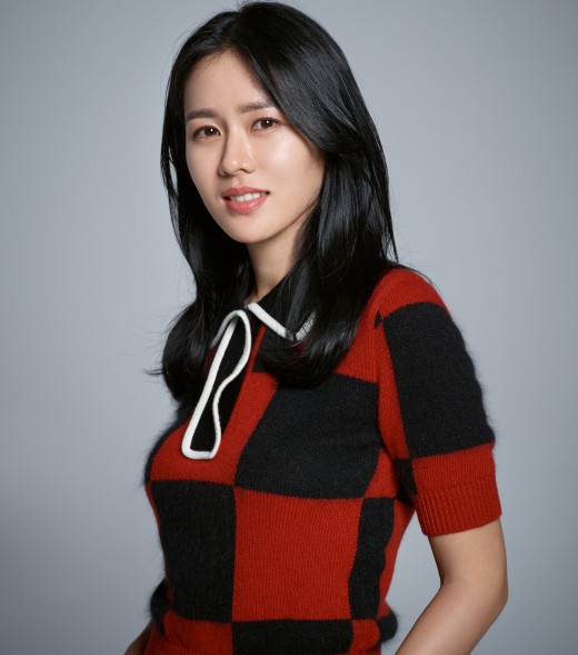 <p>Outside the camera What is Son Ye-jin like? I like to eat, lying on the sofa all day and the order of the house that does not move. Even at the moment when there is no work, it is a quiet person who has not rested just by Exercise.</p><p>Son Ye-jin, who met with the movie Negotiation (Director: Lee Jung Seok), said, Ive been Exercise this morning, I have been in the same studio every year for Pilates 10 years.</p><p>Son Ye-jin said, When I do not have a piece of work I go a lot of Overseas Travel, where my acquaintance lives and eats and walks and heals me, when I am in Korea I am almost home, Exercise is missing In other words, I will show movies and books and sometimes continue to the sofa. </p><p>I do not eat until the rest, I like eating before (laugh) There are lots of good things to eat and I have to eat not only can I live this way? (Laugh)</p><p>Negotiation is the movie that drew a story where the worst hostage play in history in Thailand occurred, crisis Negotiation ceased to stop the hostage crime minceg (Hyun Bin) within the time limit Hachaeyun (Son Ye-jin) began Negotiation for the rest of the time.</p><p>Son Ye-jin told the satisfaction that Chon Chong Han tense feeling that the scenario of Negotiation was holding continued as it was on the screen. It can also be seen during the contested competition that will be released on September 19th.</p><p>Is there a genreally pleasant thrill with Kosi Negotiation is not big? (Laugh) Some people cried in the second half of the movie. I think that it is the greatest advantage that we can submerge without thinking anything. </p>