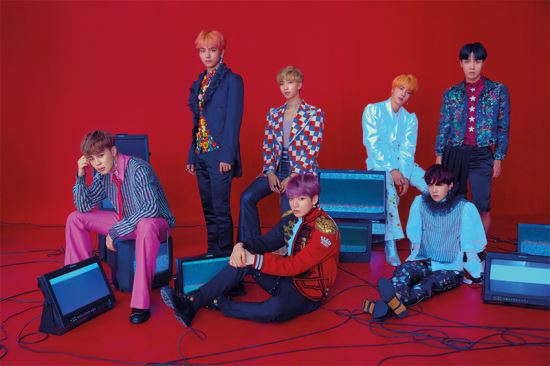 Big Hit Entertainment, a subsidiary of idol group BTS, concluded the controversy over the right wing caused by collaboration with Japan producer.The decision was made to exclude the song from the album to be released by Japan, and the domestic fans who were protesting at the agency swept their hearts.Big Hit Entertainment released a list of newly changed songs at the official BTS fan cafe on the 16th, saying, The songs of the Japan single album scheduled for release in November have been changed for production reasons.Im sorry for the inconvenience, he said.Big Hit Entertainment originally wrote a new song called Bird, Fake Love (FAKE LOVE), Airplane!Two songs, including Part Two (Airplane pt 2), will be released as a Japanese translation.However, Bird was excluded from the list of songs that were changed, and an idol (IDOL) and a fake love remix version were added.BTS decided to play a Japanese translation of Bird and the existing releases Fake Love and Airplane! Part Two on November 7 in Japans new single.Bird is said to have been written by Yasushi Akimoto.Domestic fans pointed out that Yasushi Akimoto was a right-wing person and that the lyrics he had worked on in the past caused controversy over womens hatred, and voiced his agency to stop collaborating with Yasushi Akimoto.Yasushi Akimoto is a famous producer who created Japan Girl Group AKB48; some fans protested, including visiting their agency and protesting.As the controversy continued, Big Hit Entertainment said, The head office is fully aware of the fans concerns about the Japan single album to be released in November. We are in the process of discussing this, so please wait a little.