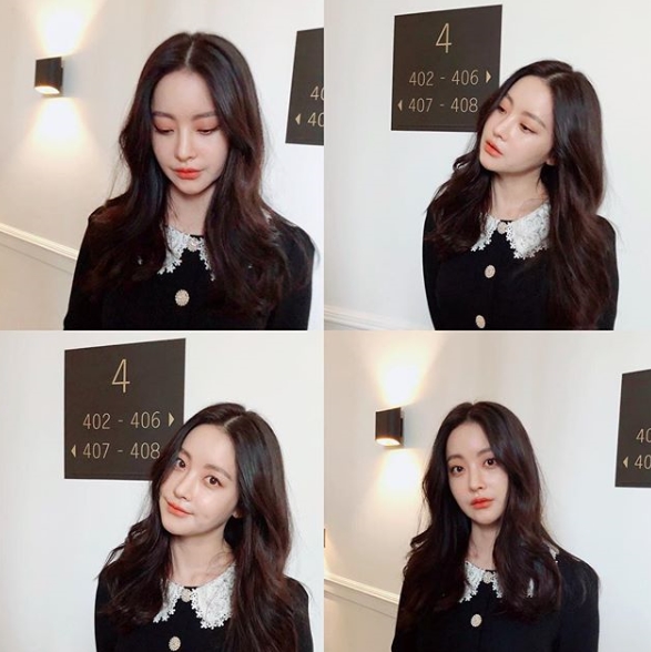 Actor Oh Yeon-seo showed off her Live Up to Your Name goddess beautyOh Yeon-seo posted a recent photo on Instagram on the morning of September 16.The photo is taken by Oh Yeon-seo in a four-part photo. Oh Yeon-seo in the photo is wearing a simple dress and making a chic look.New and more beautiful visuals that I have not seen collect Eye-catching.Oh Yeon-seo is reviewing his next film, taking a rest after appearing in the movie Cheese in the Trap.hwang hye-jin
